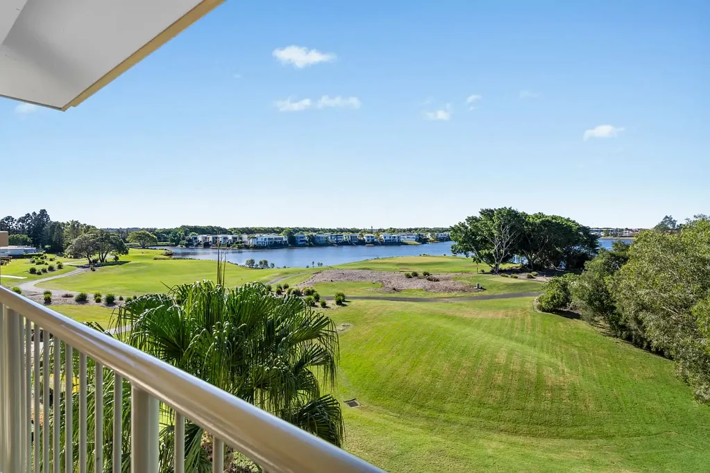 Hope Island 2غرفة نوم Unrivalled Top Floor Golf Front Living in the Heart of Hope Island Resort