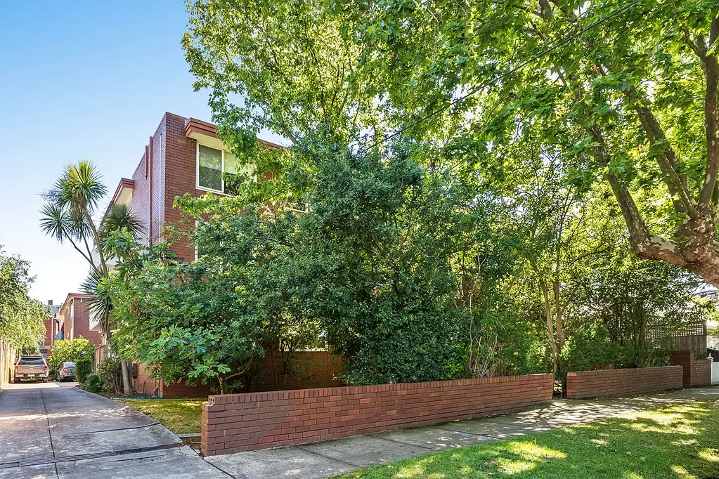 Stylish Urban Living with Leafy Views