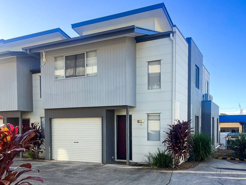 Nambour 2 Bedroom PRESTIGIOUS EAST NAMBOUR TOWNHOUSE!