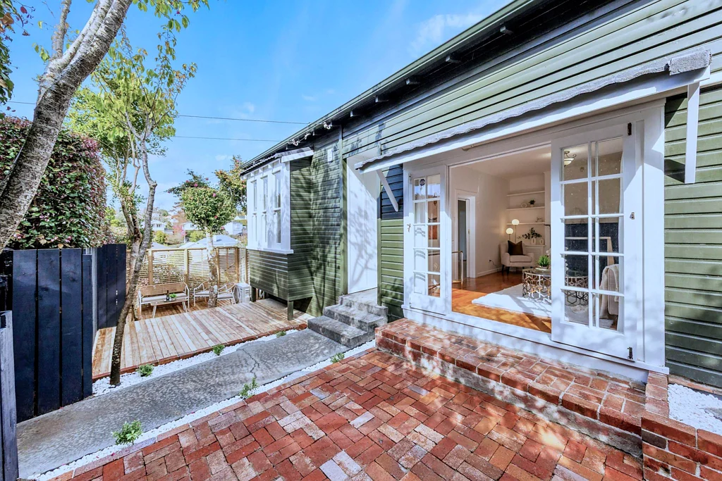 Remuera 3房 20年来首次上市！历史韵味+迷人景致，坐拥双文法校网，享受宁静时光！ First Time in 20 Years. Character and Views in DGZ