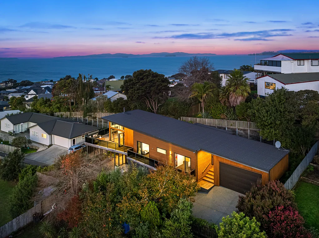Snells Beach 4房  Elevated, Modern Living