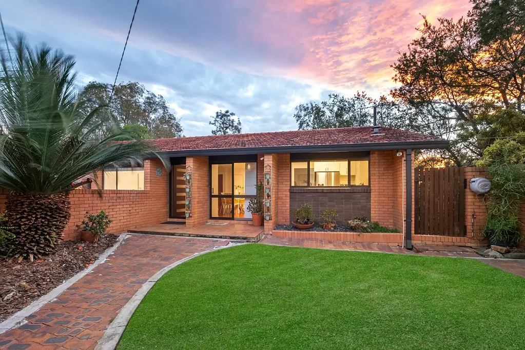 Keperra 4房 《大规模的家庭生活与机遇》 Best Vale in Keperra! 964M2 Block + 310M2 Family Home!