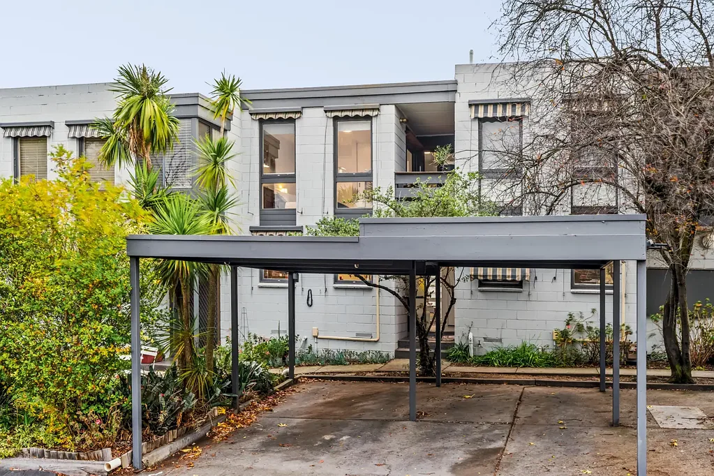 Thornbury 3침실 When 80's Architecture Got It All Right…