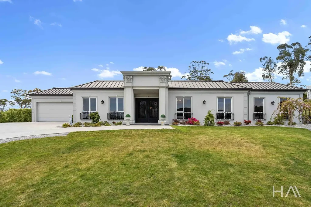 West Launceston 4બેડરૂમ A Rare Home of Scale, Style & Substance