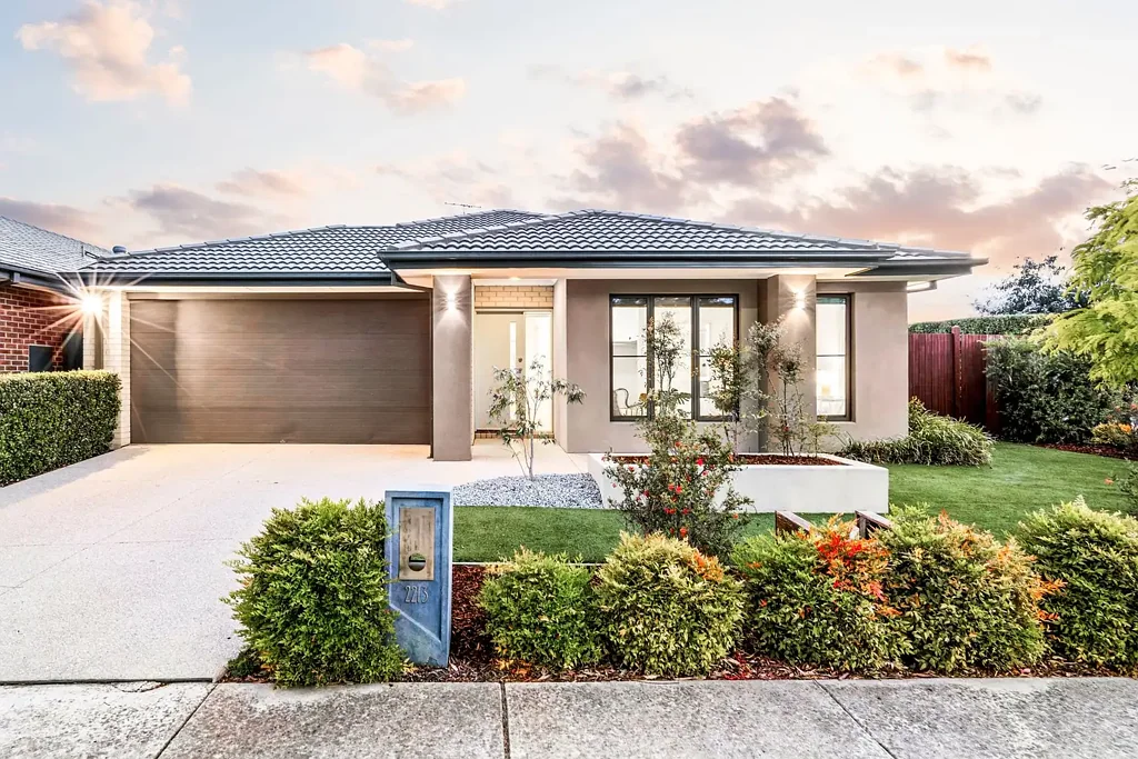 2213 Warralily Boulevard, Armstrong Creek, VIC 3217