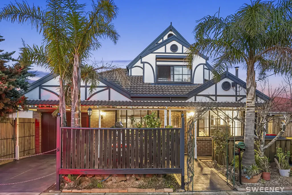 Altona Meadows 4غرفة نوم Sale By Fix Date the 21st of July by 5PM (Unless Sold Prior)