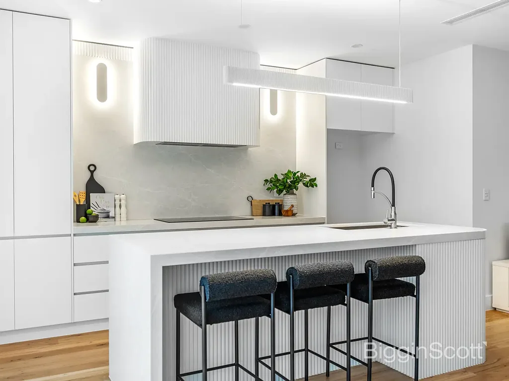 Yarraville 5房 Yarraville珍稀四卧 优质硬木地板 高端SMEG厨房 豪华主卧套 低维护庭院 双车库便捷 Family Proportions, Designer Finishes & Incredible Flexibility in the Heart of Yarraville