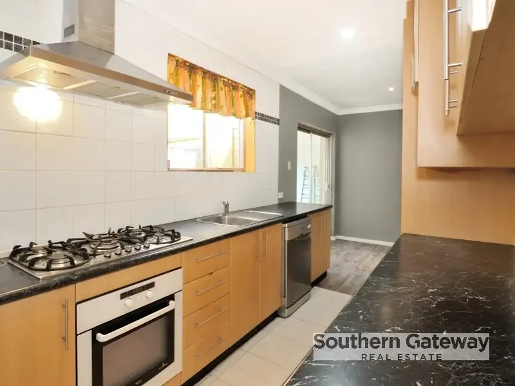 CENTRALLY LOCATED 4x1