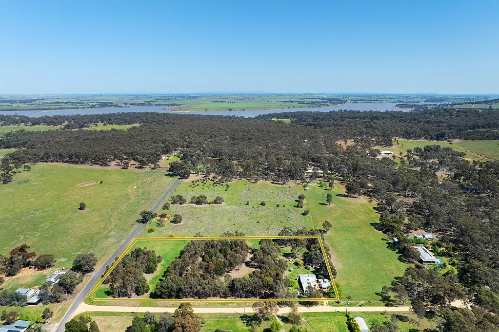 17 Gordons Road, Welshmans Reef, VIC 3462
