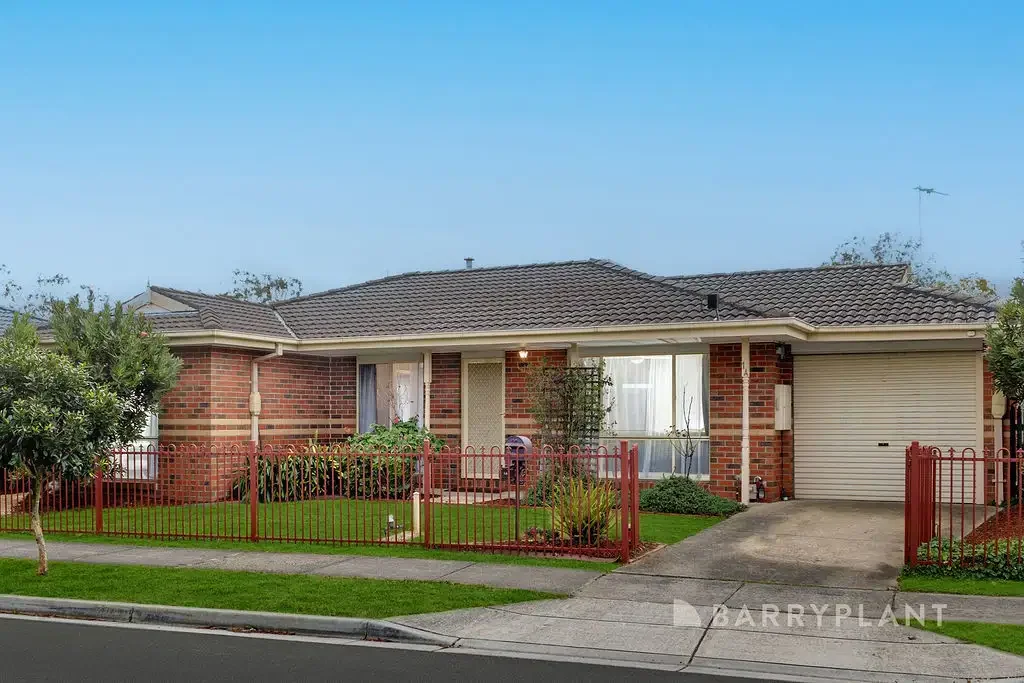 Ferntree Gully 3 Bedroom Street Fronting, Effortless Living in the Heart of Ferntree Gully!