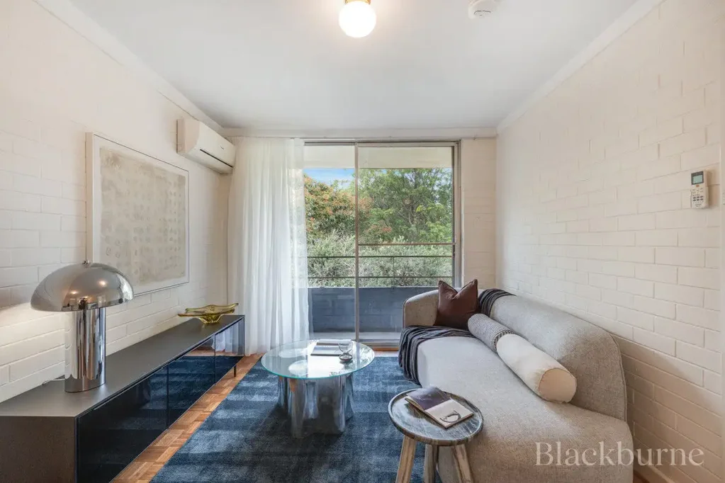 Subiaco 1 Bedroom Top Floor Wonder, Overlooking The Trees