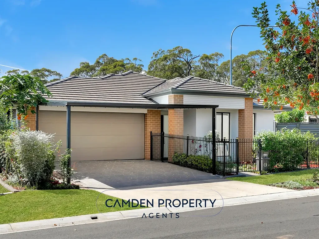 2 Whitfield street, Gledswood Hills, NSW 2557