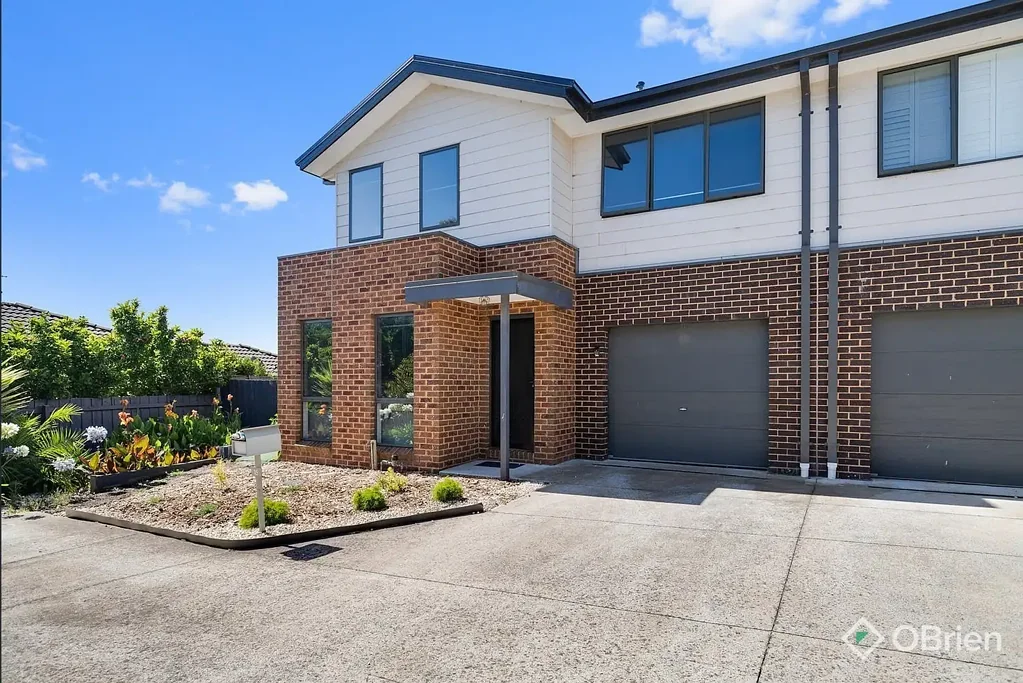 SPACIOUS LOW MAINTENANCE 3 BEDROOM TOWNHOUSE IN QUIET POSITION