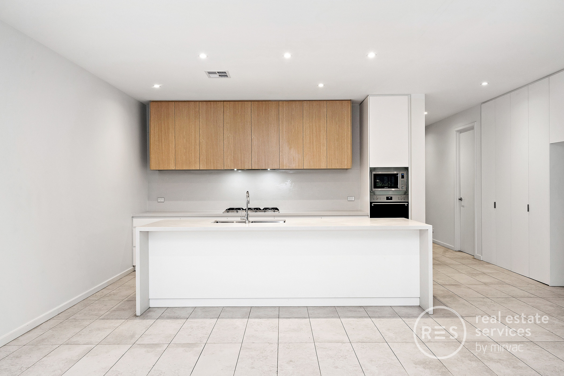 14 ABERDEEN DR, DONCASTER VIC 3108, 0 chambres, 0 salles de bain, Townhouse