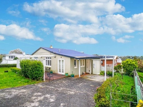 FAMILY HOME IN MASSEY