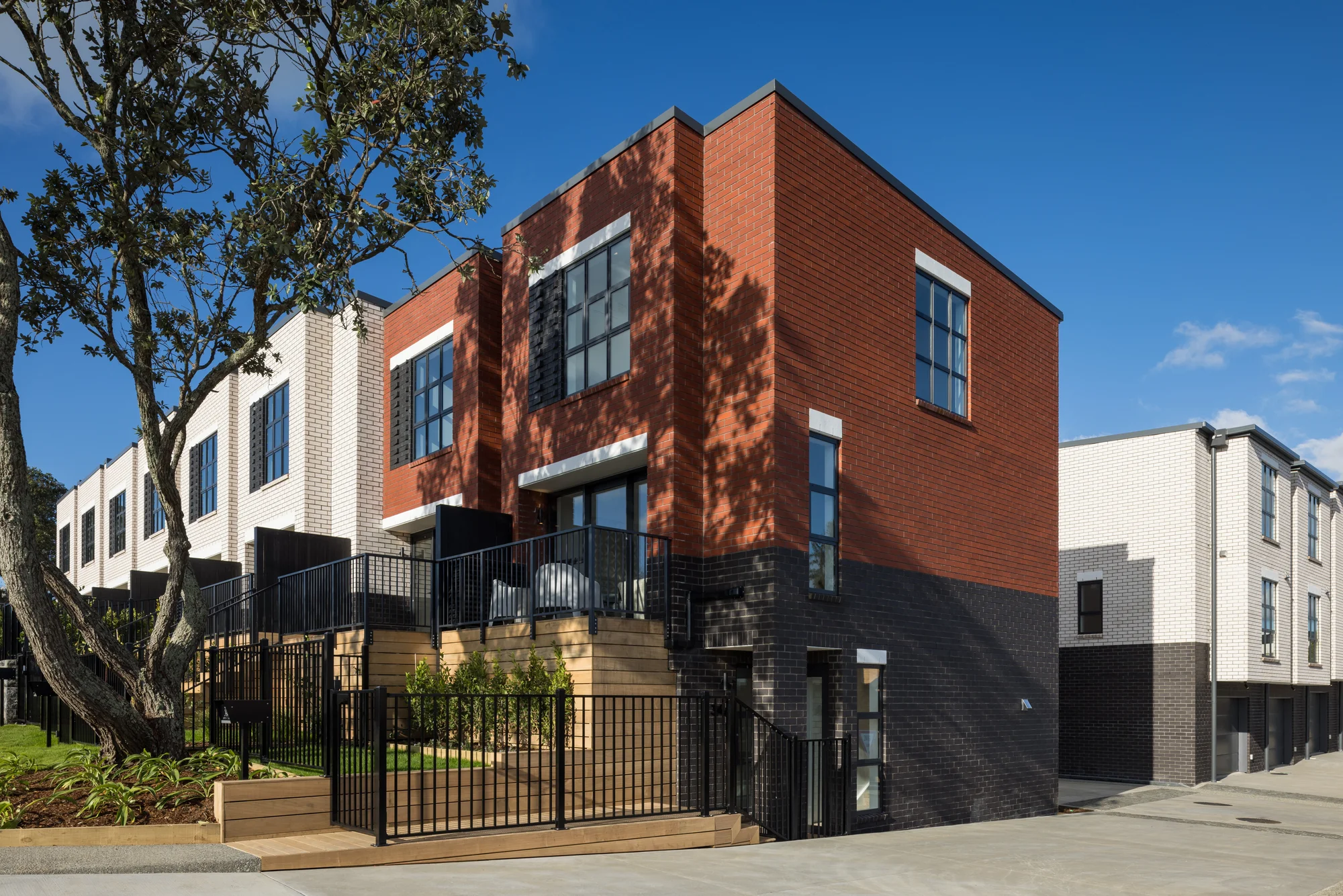 Howick 2Zimmer Central village townhouse with single garage