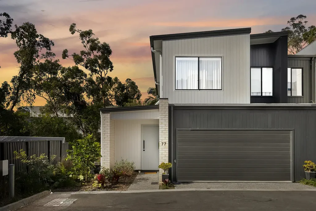 Arana Hills 3房  Private, Contemporary Living with a Tranquil Bushland Outlook - The Final Orchid !