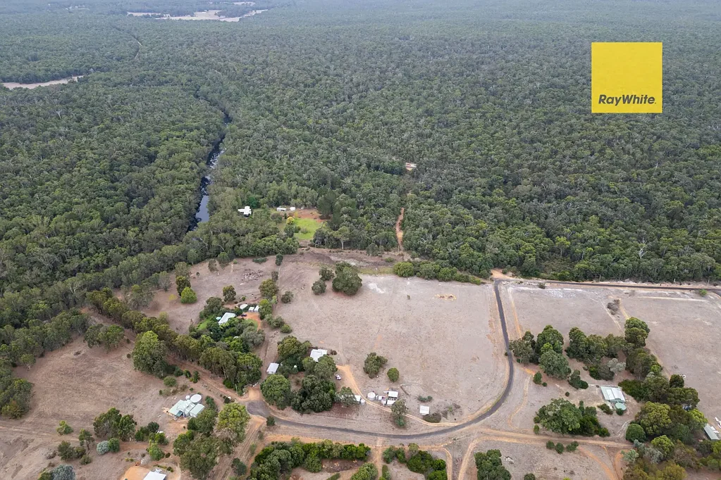 Nannup 3 Bedroom Acreage neighbouring the Blackwood River