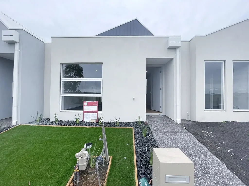 HIGH QUALITY LOW MAINTENANCE FAMILY HOME