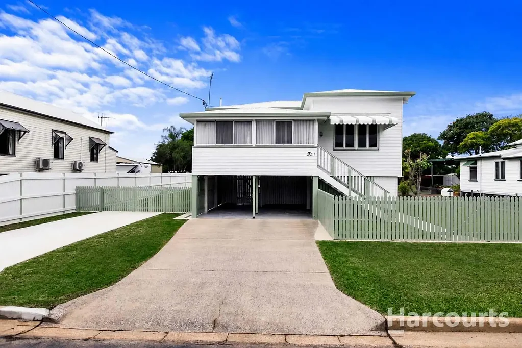 Maryborough 3침실 Double the Opportunity - Two Renovated Homes on One Title!
