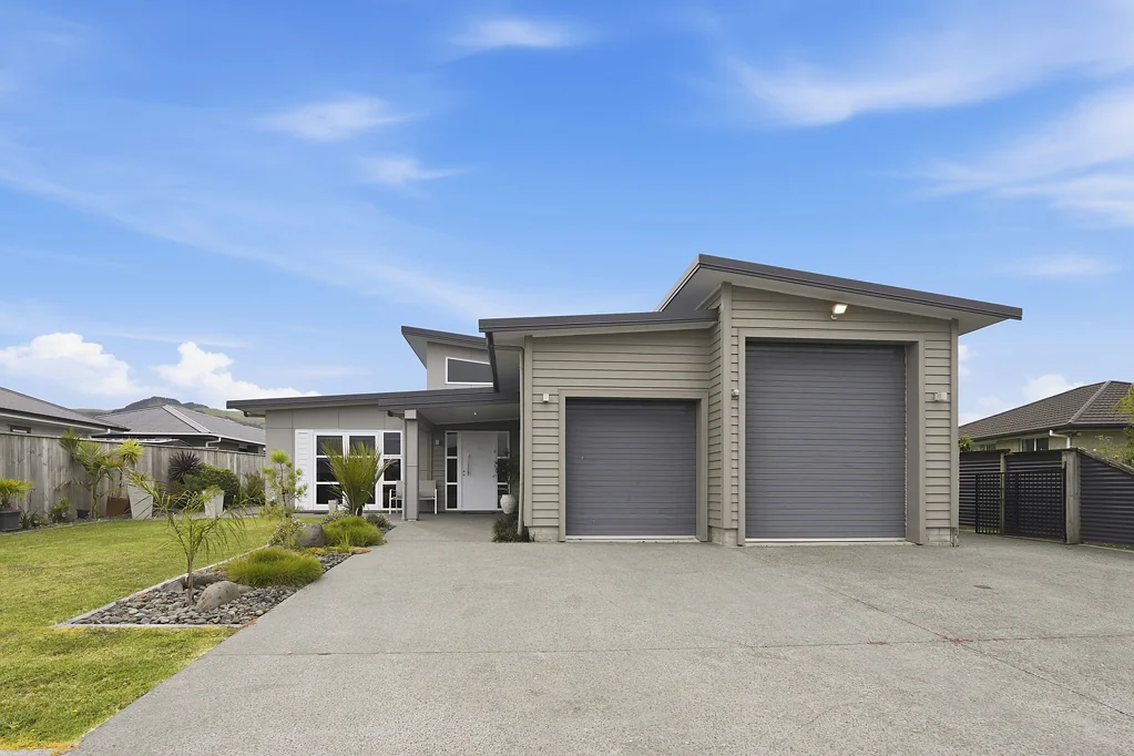 Paeroa 4ห้องนอน Elevated Architectural Living