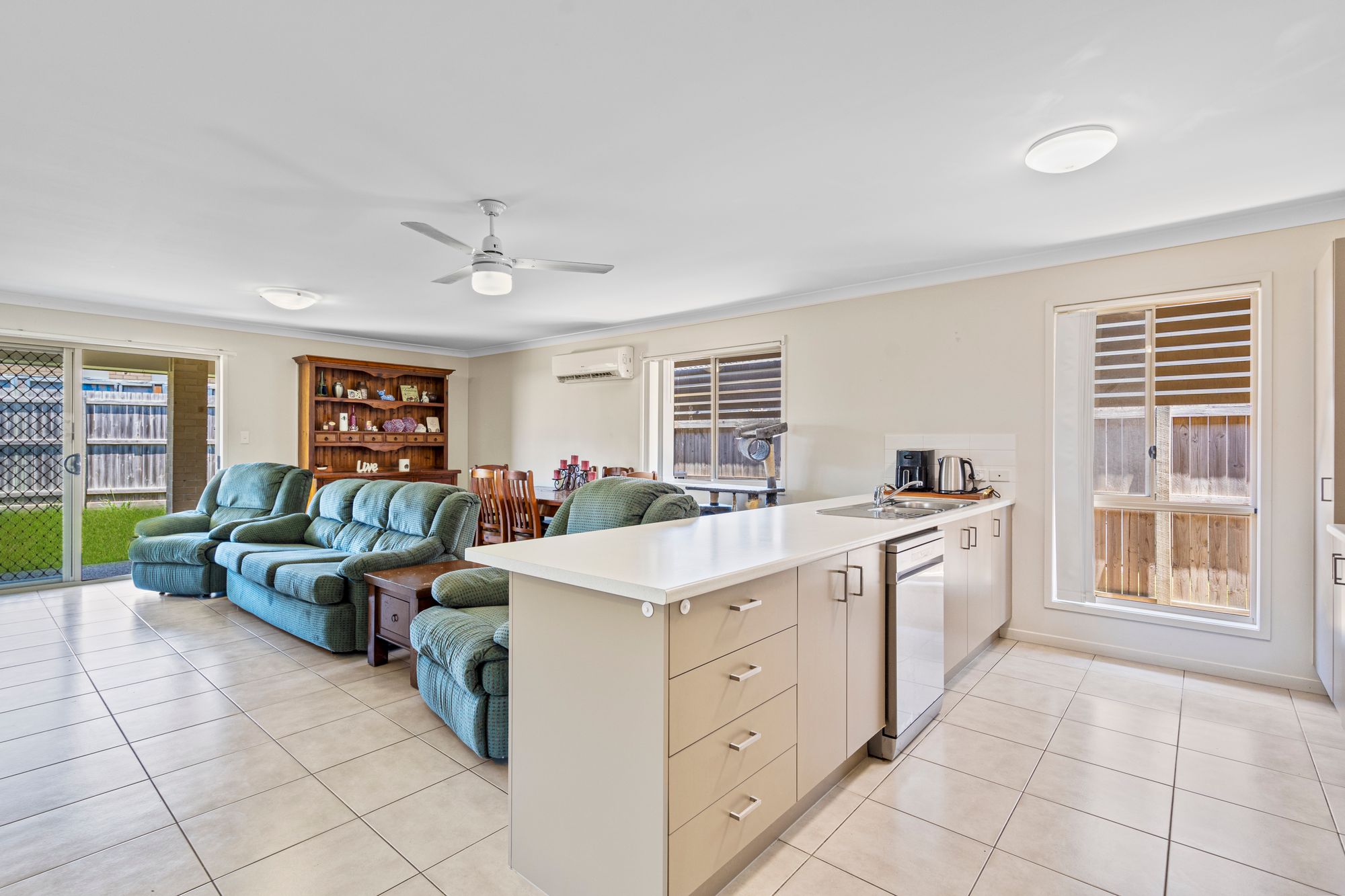 4 CHARLES AV, PIMPAMA QLD 4209, 0房, 0浴, House