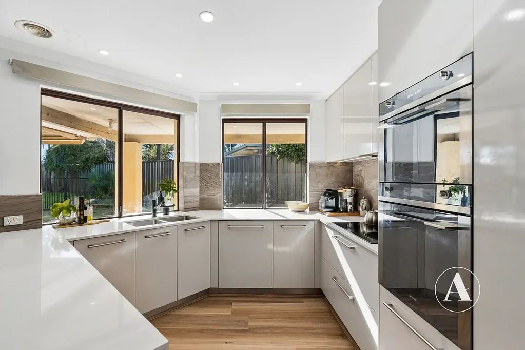 Thornlie 4कमरा 799m2 LOT - RENOVATED 4 BED + 1 BATH + POOL