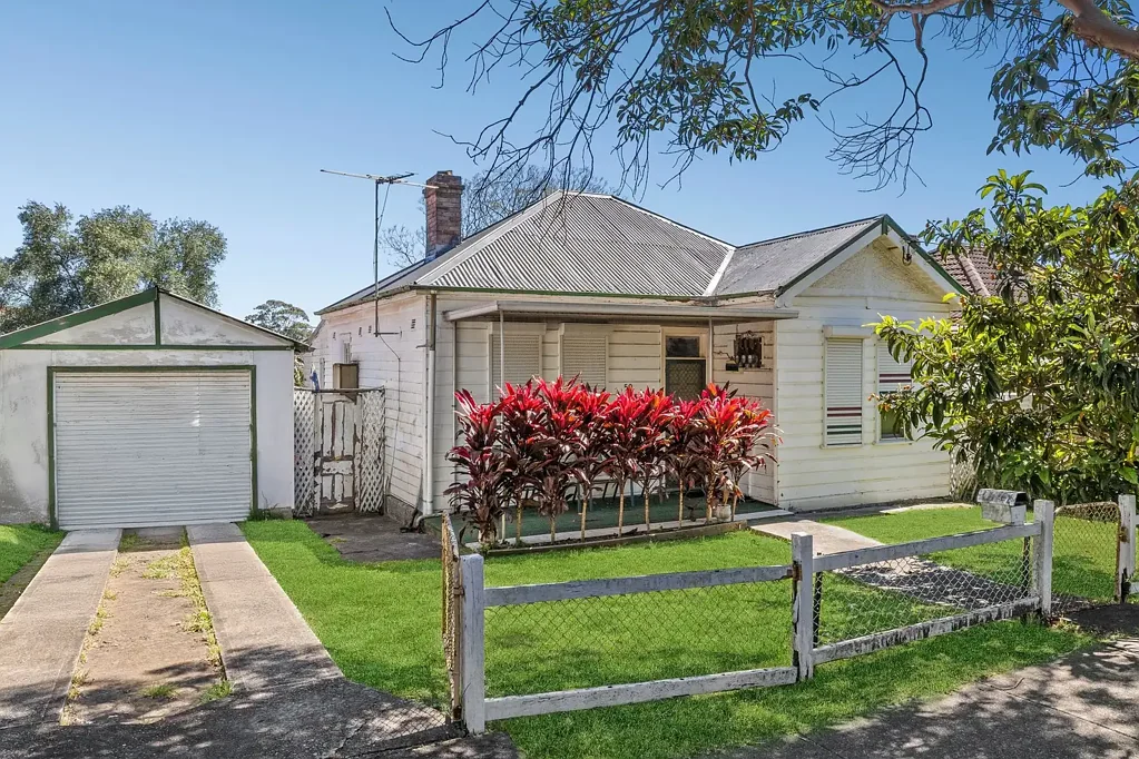 Wiley Park 3ਬੈੱਡਰੂਮ Prime R4 Zoned Opportunity in a Highly Convenient Location - 654sqm Approx - 16m frontage !