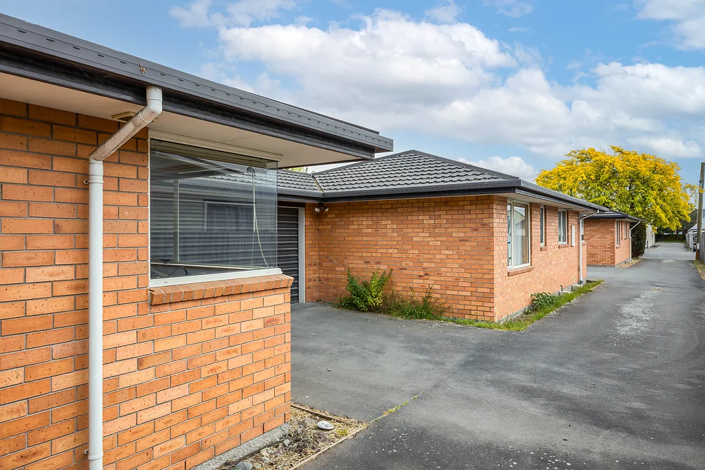 Riccarton 6Zimmer Three Freehold Units, One Exceptional Opportunity!