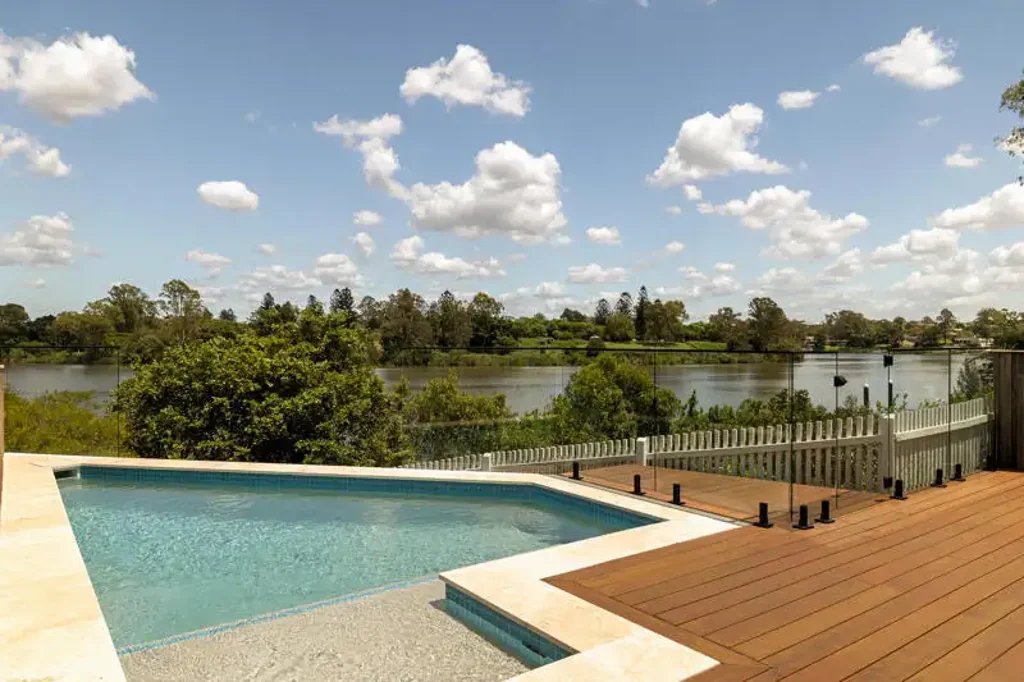 Yeronga 4房 全新河景天堂 双层高空间 Miele电器 户外厨房泳池 主卧套房阳台 河滨公园专属通道 Brand-New Luxury Riverside Living