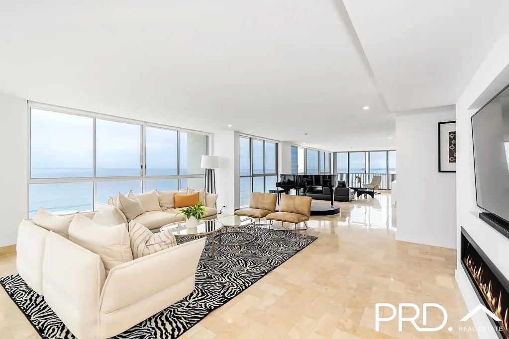 Absolute Beachfront Executive Penthouse Apartment!