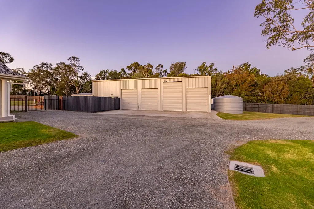 Caboolture 4 Bedroom Luxury Family Retreat with Designer Touches, Resort Style Living & The Ultimate Man Cave