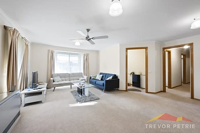 लिविंग रूम - Unit 1/1 PARK STREET, WENDOUREE