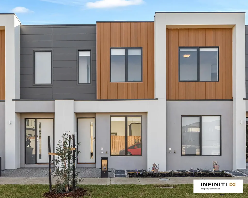 Newly built 2 bed plus study townhouse in MAMBOURIN Estate!  Walkable distance to everything!