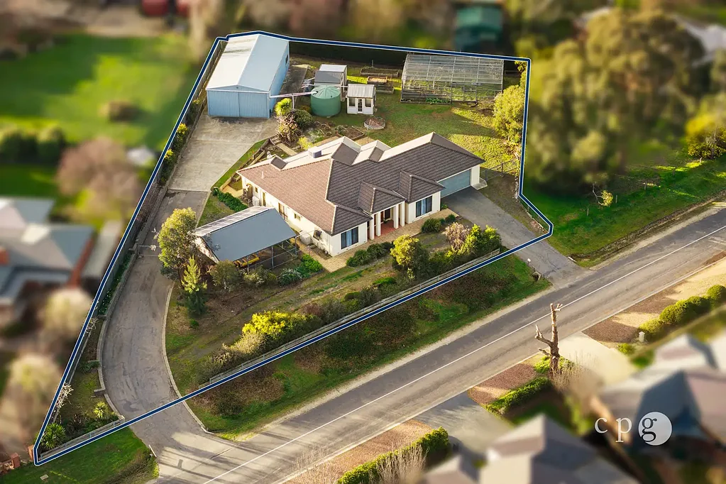 Castlemaine 3房  Spacious Family Environment on Large Allotment