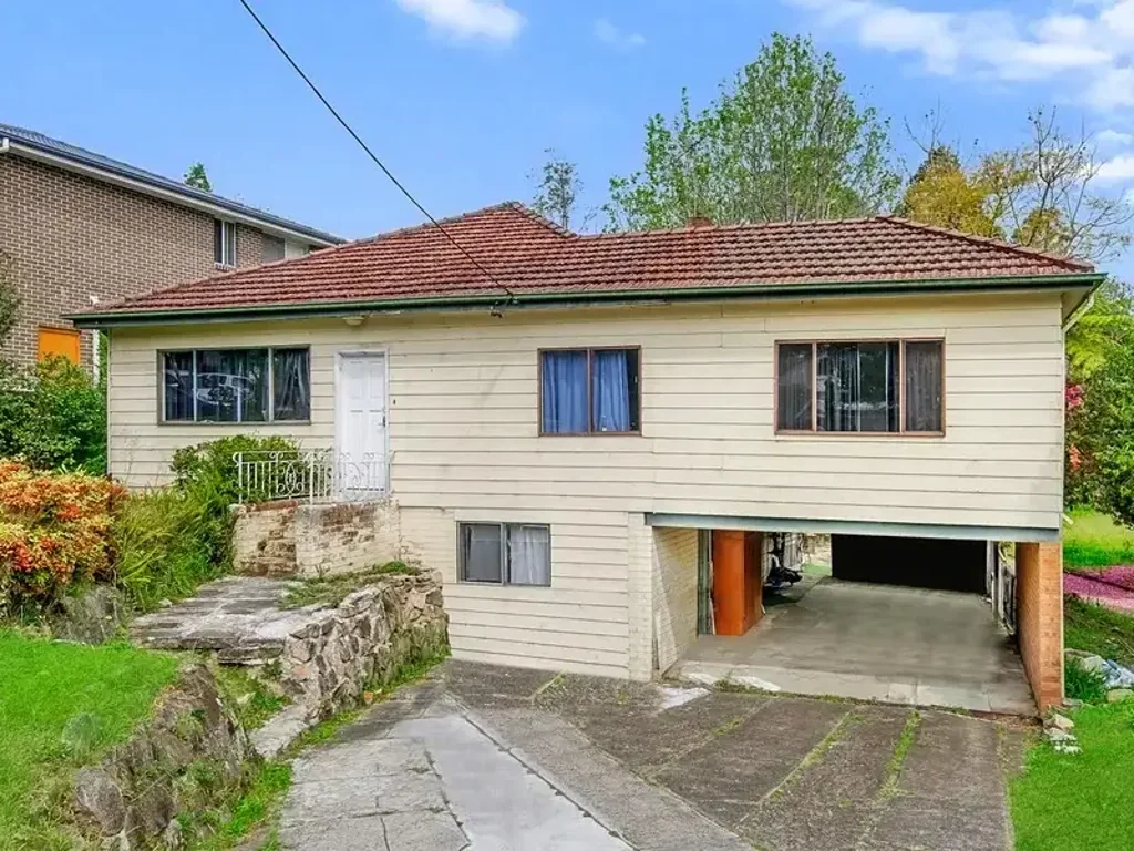 Hornsby 3ห้องนอน URGENT SALE, MUST BE SOLD!  - PLEASE MAKE YOUR OFFER !Call Renovators-MOTIVATED VENDOR this is a Strata Title Homes on Large 637 sqm Block