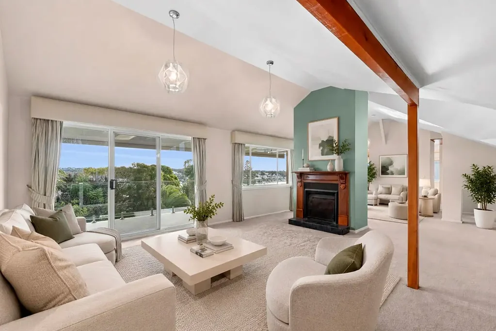 Bayside Beauty 
** 6 month lease to start **