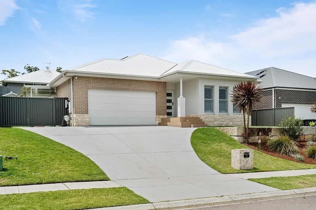 17 Sail street, Teralba, NSW 2284