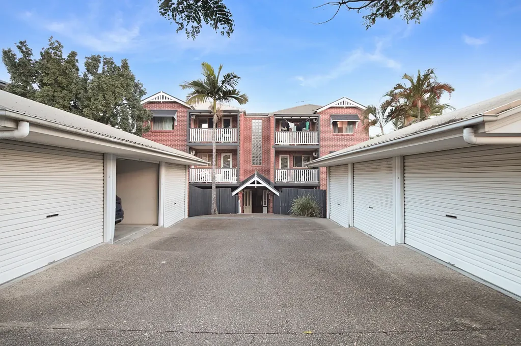 Freshly Renovated Unit in Boutique Complex