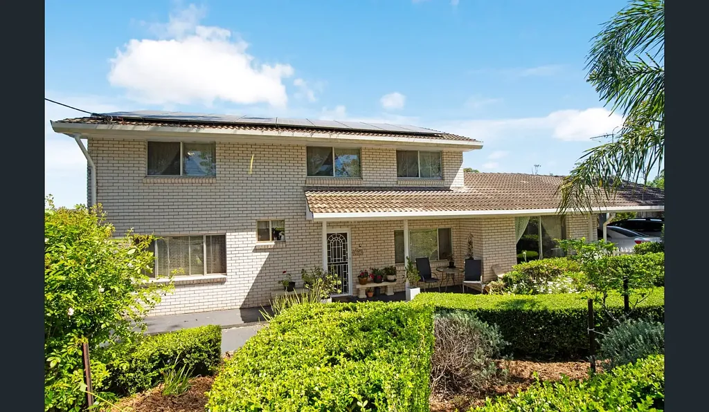Spacious 5 Bedroom Family Home with Shed & Utilities Included