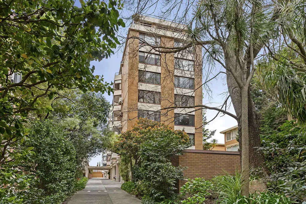Toorak 2房 位于 Toorak Village 边缘的超大公寓 Oversized apartment on the edge of Toorak Village