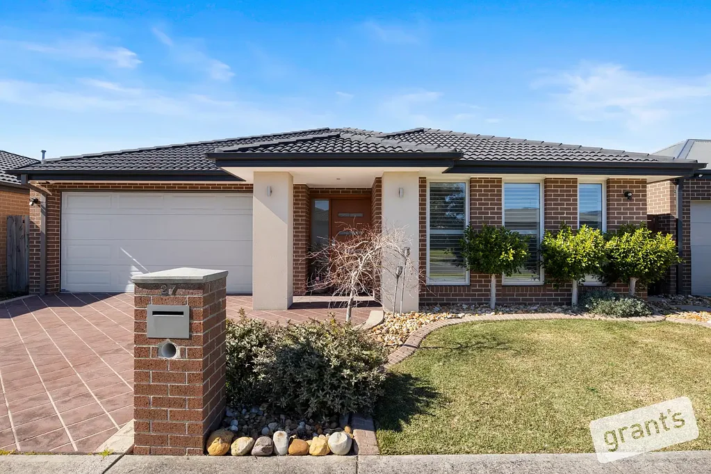 Officer 4ਬੈੱਡਰੂਮ Four bedroom "Entertainers Beauty" in the heart of Potters Grove!