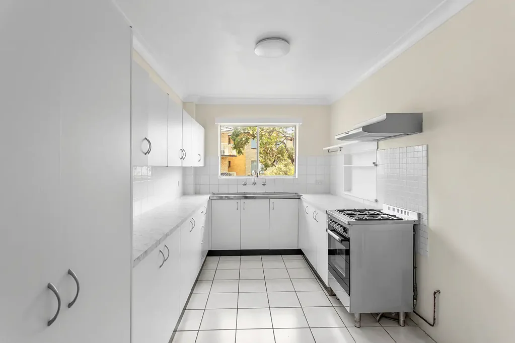 Spacious, Light Filled Top Floor Apartment in Prime Dee Why