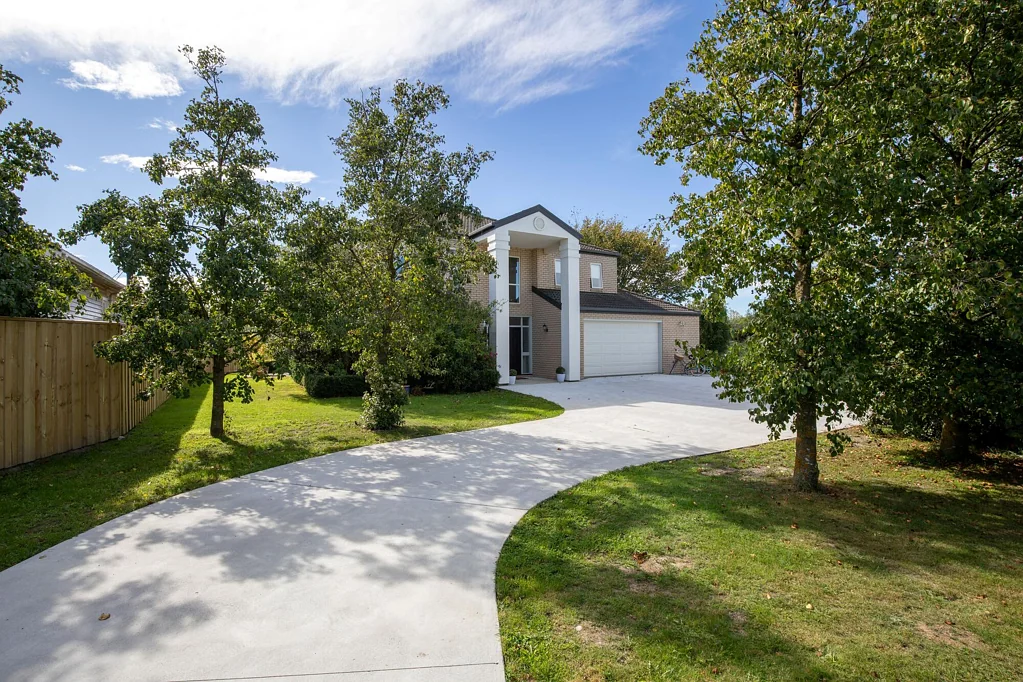 Rolleston 4ห้องนอน Hard to find. Easy to love. 1400m2 in Rolleston.
