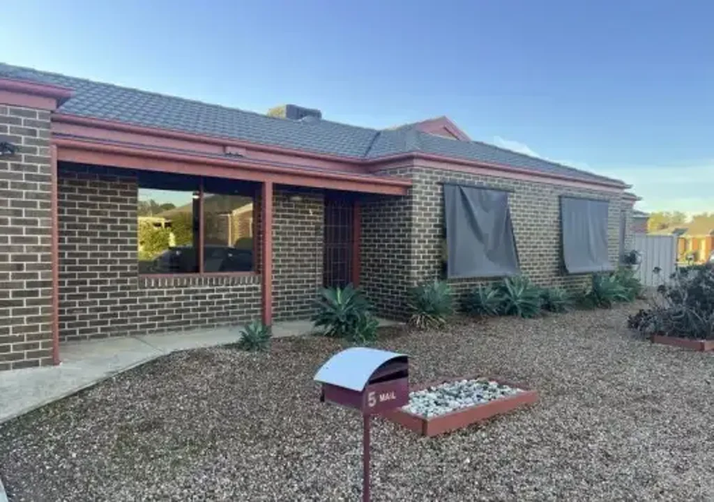 Stylish & Low-Maintenance Living in a Convenient Location