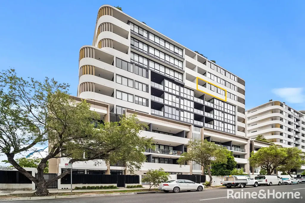Kogarah 2Zimmer North-Facing Retreat Footsteps from Town Centre