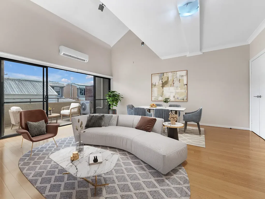 FRESHLY UPDATED 3-BED SPLIT-LEVEL APARTMENT