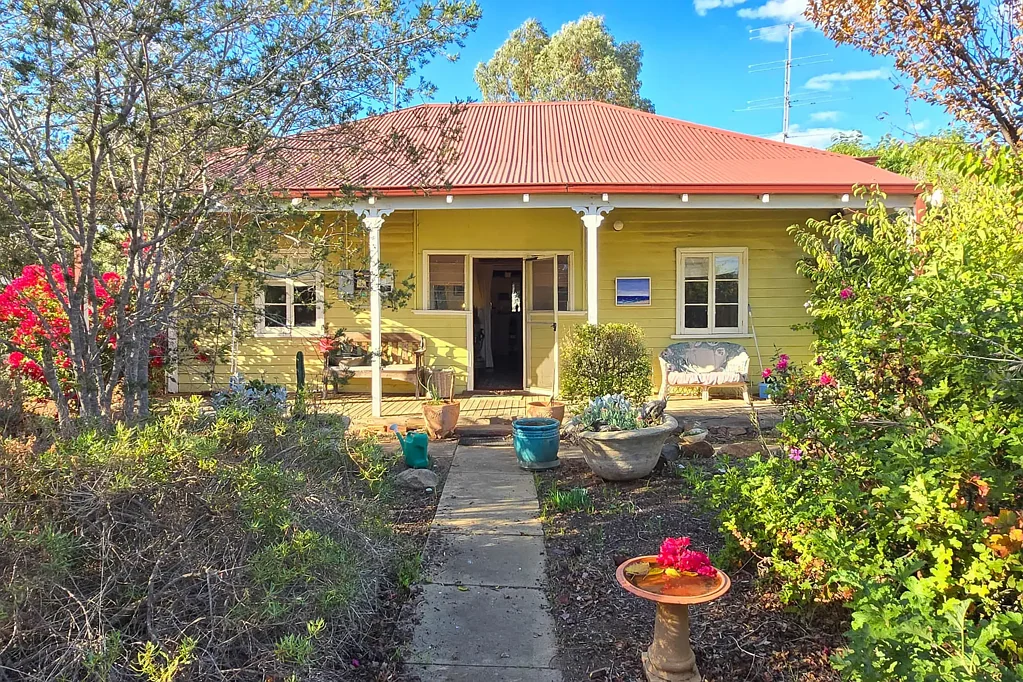 Beverley 2Moenga Charming Country Cottage on 1290 sqm!!
