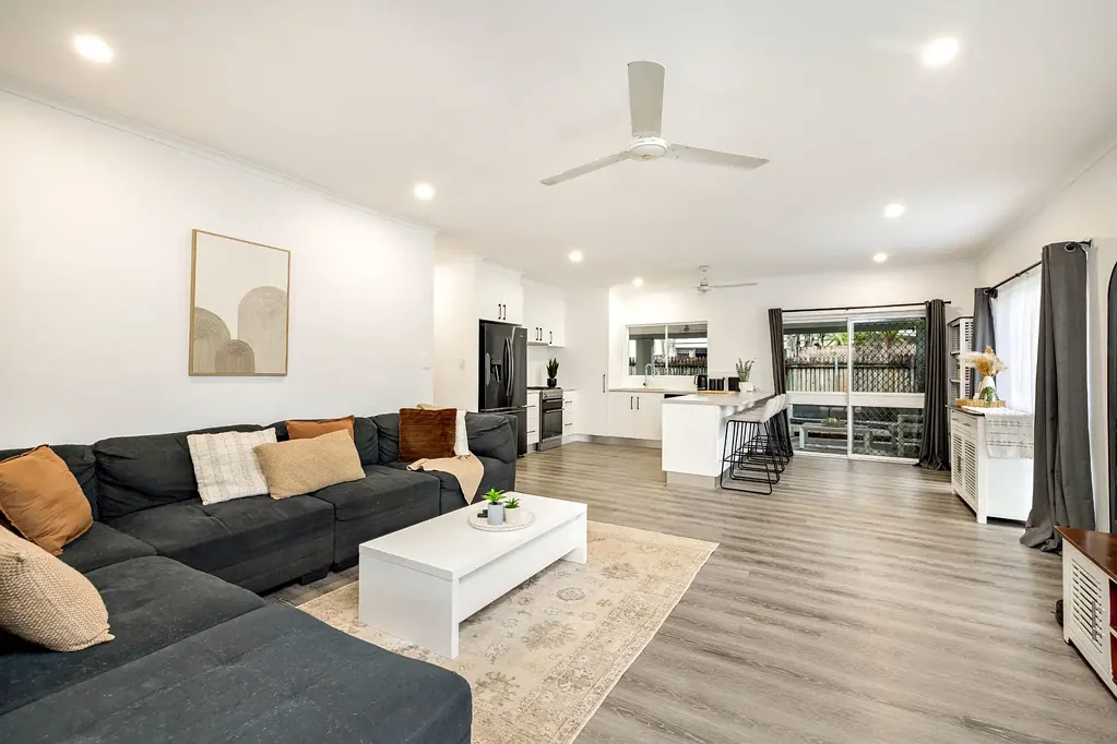 Holloways Beach 3ห้องนอน Relaxed Beachside Living with Space to Grow