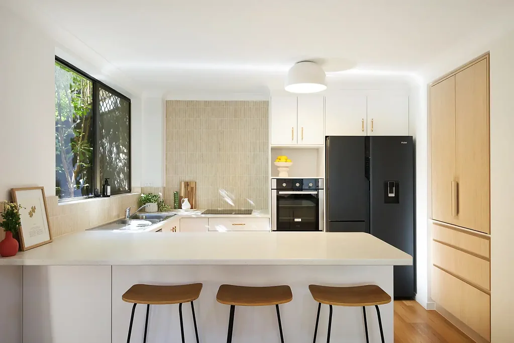Mermaid Beach 2ห้องนอน Renovated Beachside Apartment in Lifestyle Location